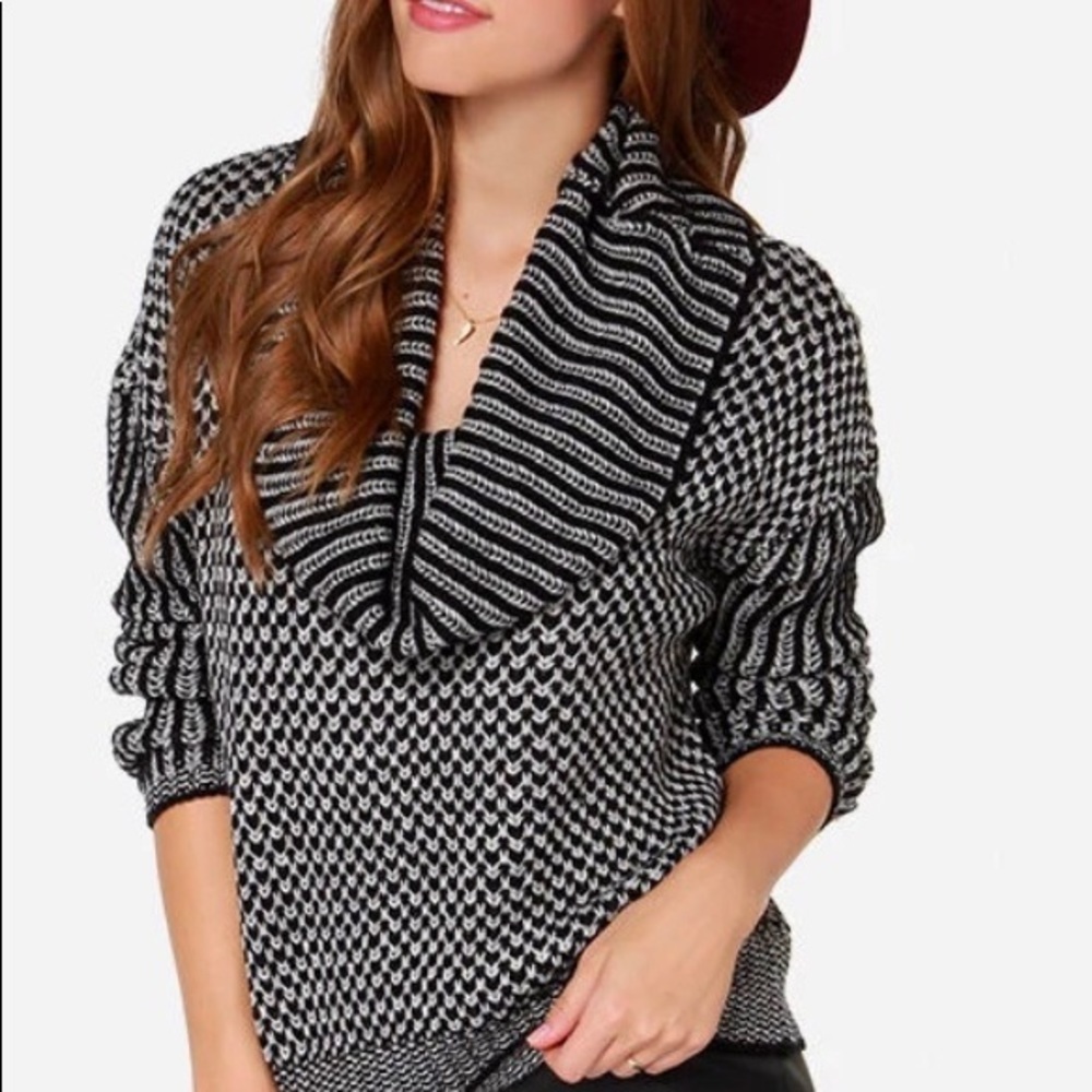 Wyatt Collection/ Black and Grey Sweater / cowl neck/ size SPP / cropped